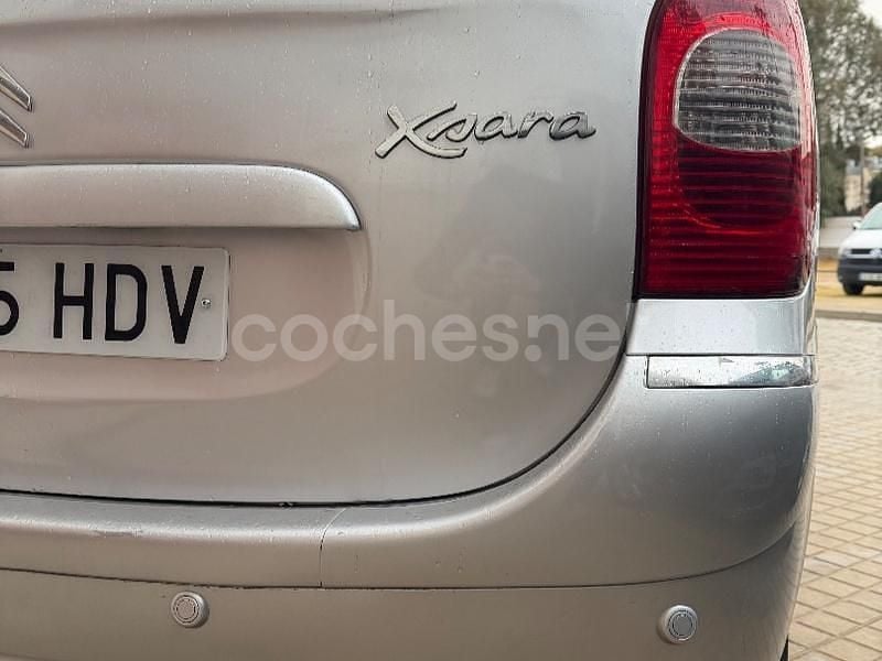 Usado Citroën Xsara Picasso Exclusive 92 CV (67 kW) 2011 Gris / plata Monovolumen