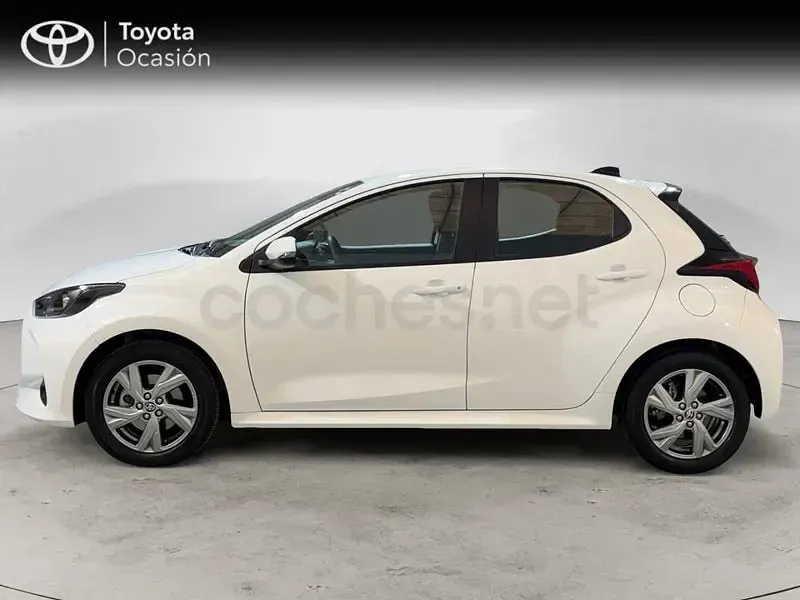Usado Toyota Yaris Hybrid Active 116 CV (85 kW) 2025 Blanco Berlina
