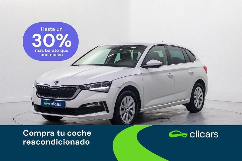 Usado Skoda Scala Selection 116 CV (85 kW) 2023 Blanco Utilitario
