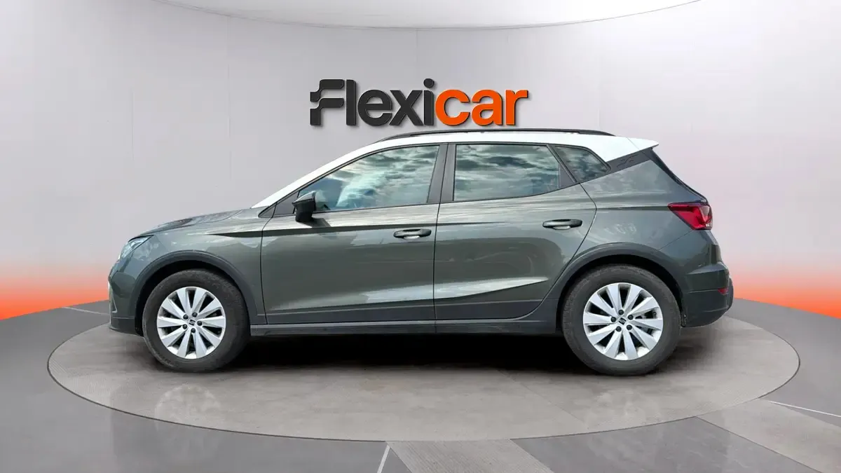 Usado Seat Arona Style 110 CV (80 kW) 2023 Gris SUV
