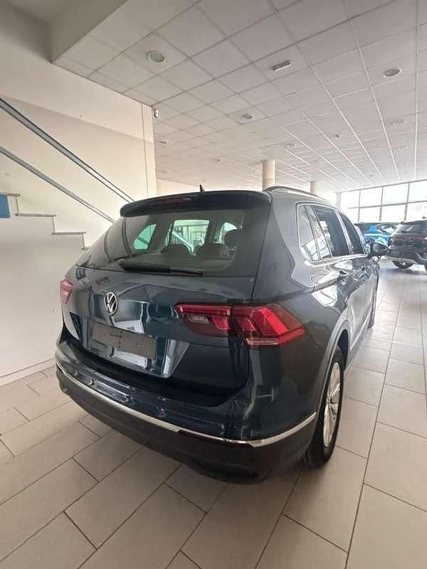 Usado VW Tiguan Life 150 CV (110 kW) 2023 Verde SUV