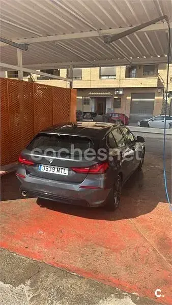 Usado BMW 118 140 CV (102 kW) 2021 Gris / plata Utilitario
