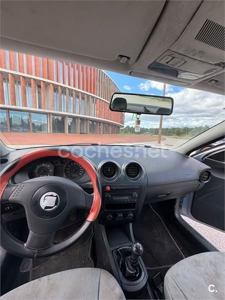 Usado Seat Cordoba Sport 100 CV (73 kW) 2003 Gris / plata Berlina