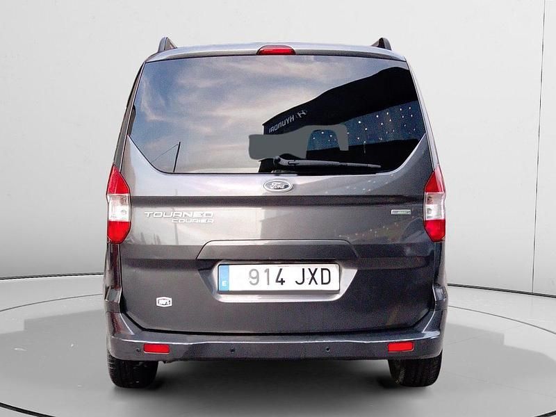 Usado Ford Tourneo Courier Trend 100 CV (73 kW) 2017 Monovolumen