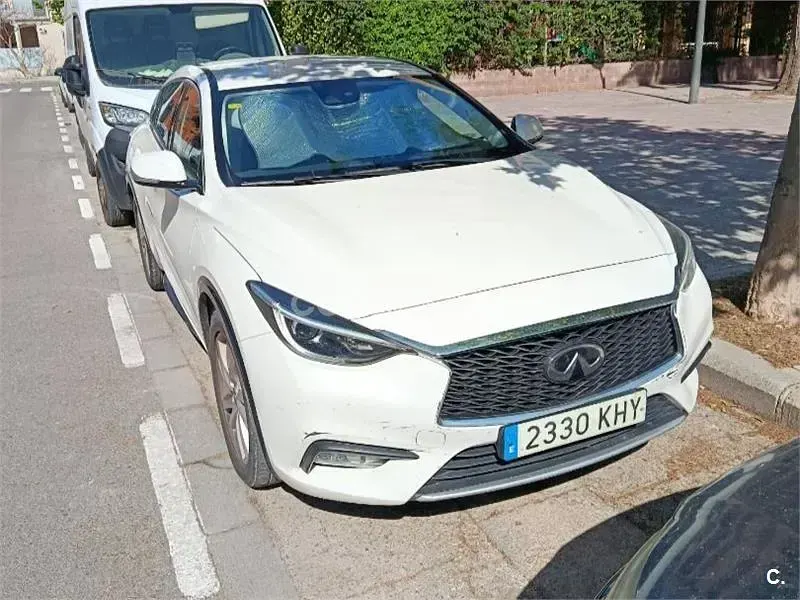 Usado Infiniti Q30 Premium 109 CV (80 kW) 2018 Blanco Berlina