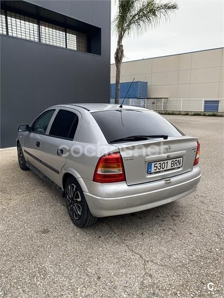 Usado Opel Astra Club 75 CV (55 kW) 2001 Gris / plata Berlina