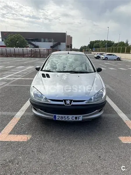 Usado Peugeot 206 75 CV (55 kW) 2004 Gris / plata Berlina
