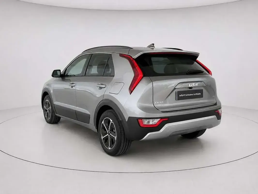 Usado Kia Niro 139 CV (102 kW) 2025 Gris SUV