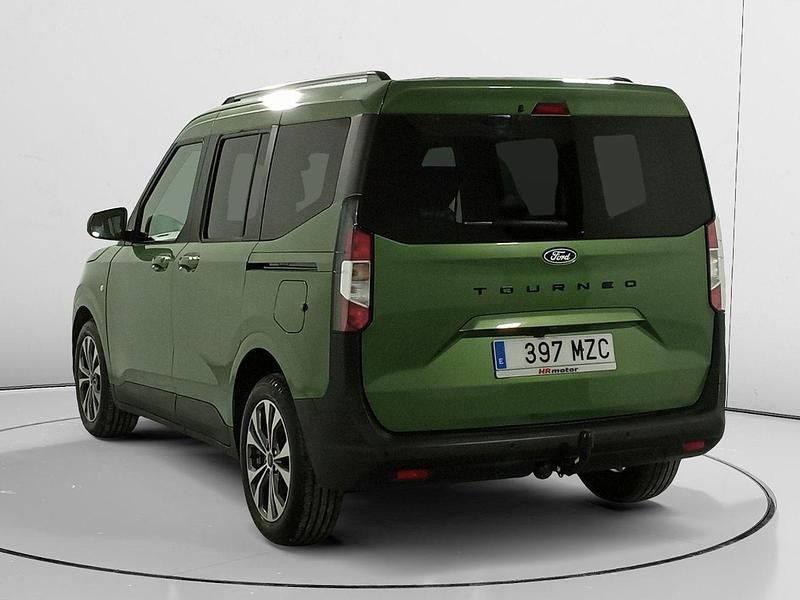 Usado Ford Tourneo Courier Titanium 125 CV (91 kW) 2025 Verde Monovolumen