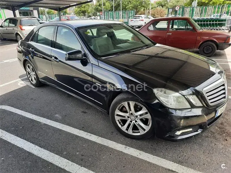 Usado Mercedes E200 Avantgarde 136 CV (100 kW) 2011 Negro Berlina