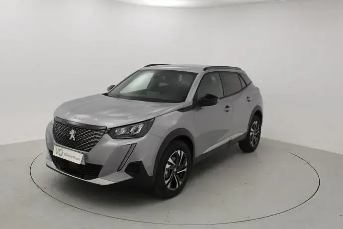 Usado Peugeot 2008 Allure 100 CV (73 kW) 2023 Plateado SUV