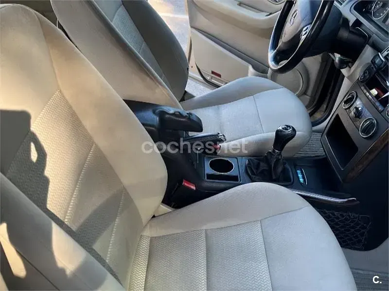 Usado Mercedes A150 Elegance 95 CV (69 kW) 2005 Beige Monovolumen
