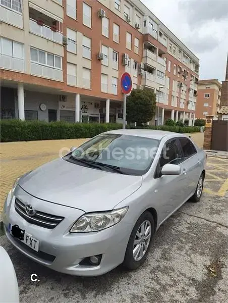 Usado Toyota Corolla Sol 126 CV (92 kW) 2007 Gris / plata Berlina