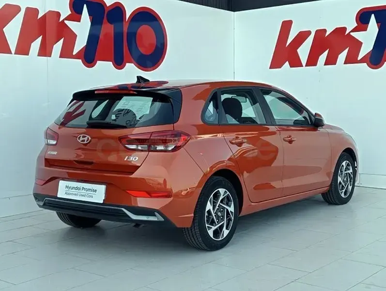 Usado Hyundai i30 96 CV (70 kW) 2024 Naranja Berlina