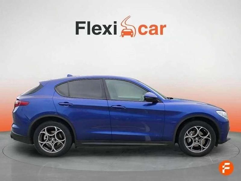 Usado Alfa Romeo Stelvio Sprint 200 CV (147 kW) 2022 Azul SUV