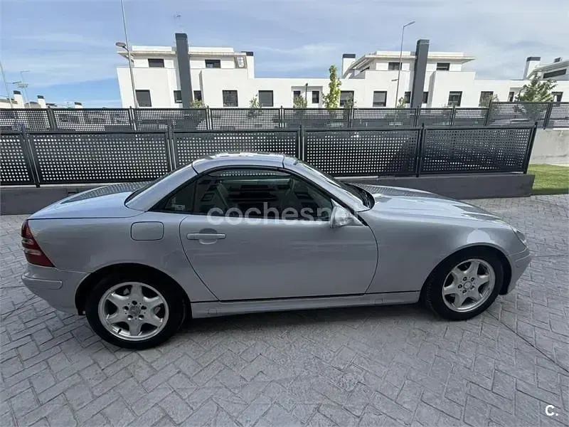 Usado Mercedes SLK230 197 CV (144 kW) 2001 Gris / plata Descapotable