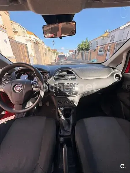 Usado Fiat Punto Pop 69 CV (50 kW) 2016 Rojo Utilitario