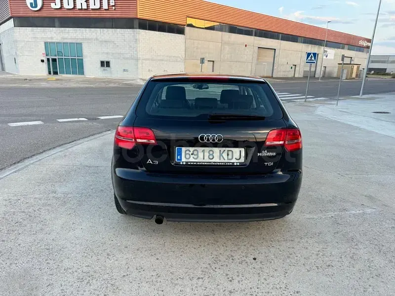 Usado Audi A3 Ambiente 140 CV (102 kW) 2012 Negro Utilitario