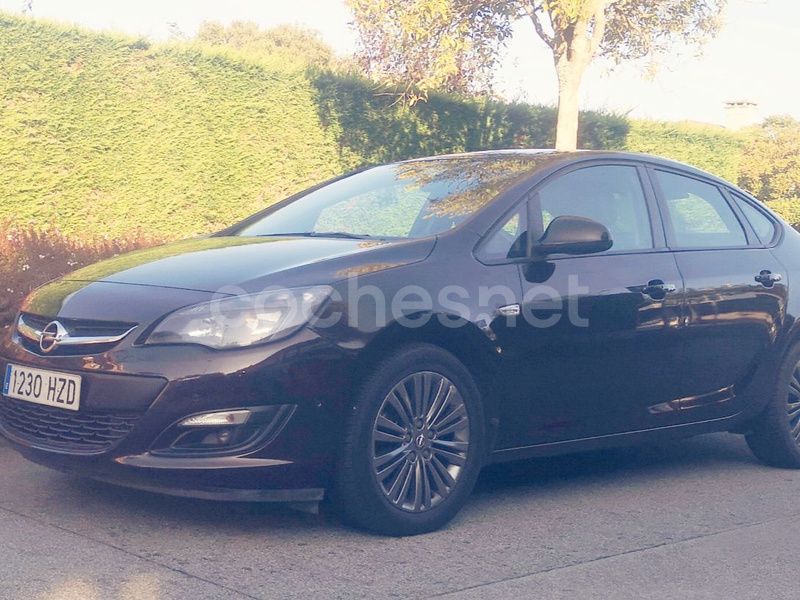 Marrón Usado 2014 Opel Astra Selective Berlina | 5990 € (Precio justo) - Imagen 1/4