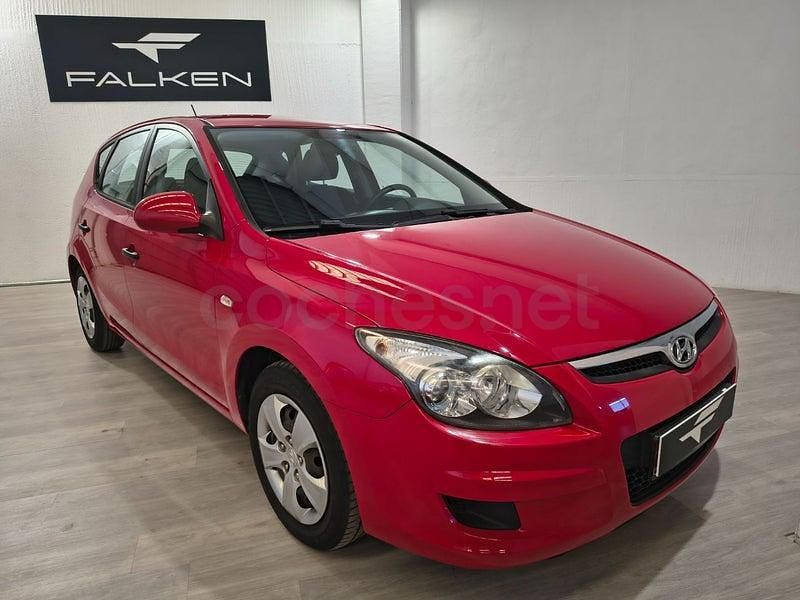 Usado Hyundai i30 Comfort 109 HP (80 kW) 2009 Vermelho Sedan