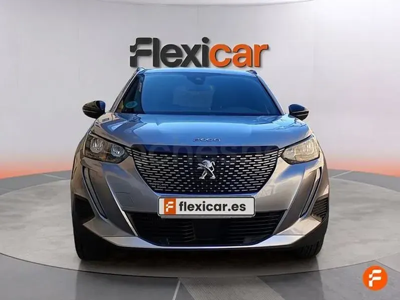 Usado Peugeot 2008 Allure 130 CV (95 kW) 2023 Gris / plata SUV