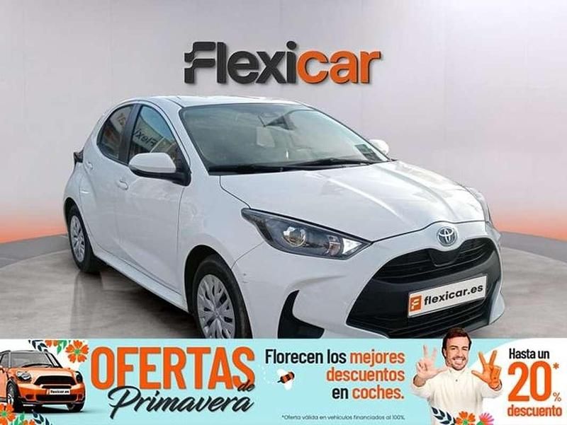 Usado Toyota Yaris Hybrid Active 116 CV (85 kW) 2021 Blanco Utilitario