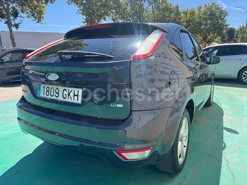 Usado Ford Focus Trend 115 CV (84 kW) 2009 Gris / plata Berlina