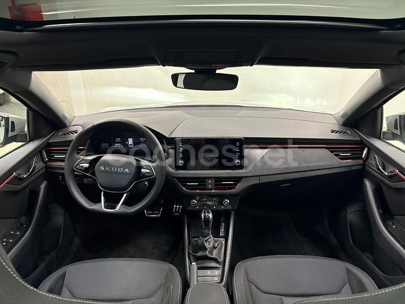 Usado Skoda Scala 115 CV (84 kW) 2025 Gris / plata Utilitario