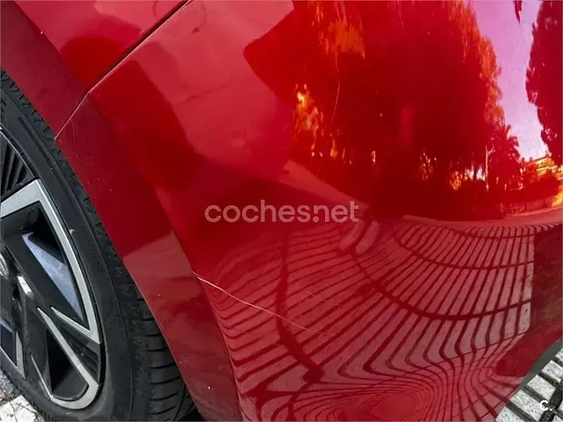 Usado Nissan Micra Acenta 92 CV (67 kW) 2021 Rojo Utilitario
