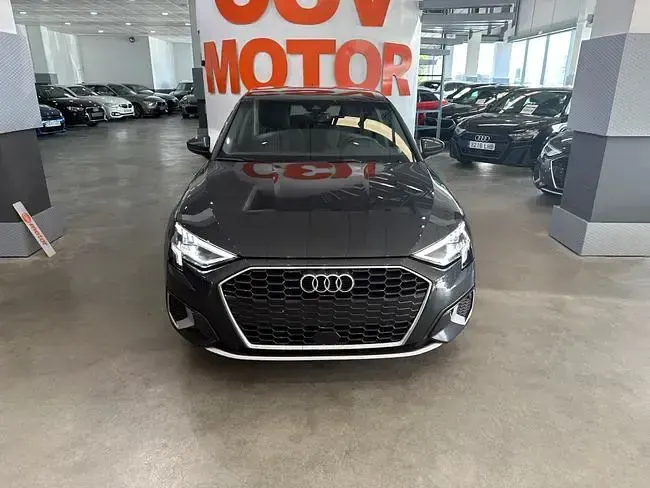 Usado Audi A3 e-tron Design 204 CV (150 kW) 2023 Gris Utilitario