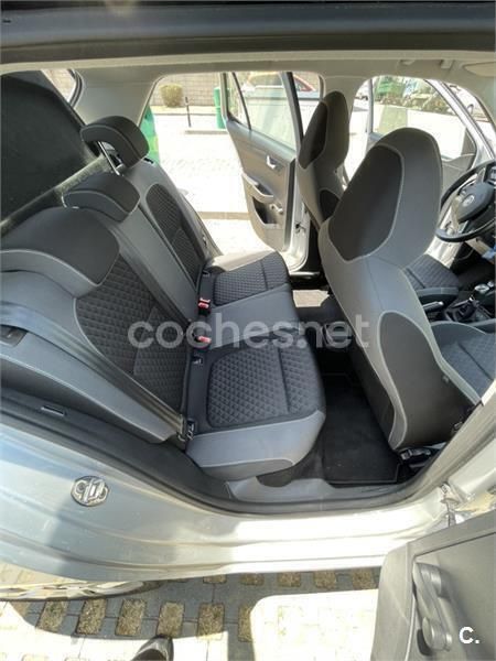 Gris / plata Usado 2015 Skoda Fabia Ambition Berlina | 7950 € (Precio justo) - Imagen 1/1