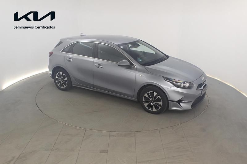 Usado Kia Ceed 100 CV (73 kW) 2025 Gris / plata Utilitario