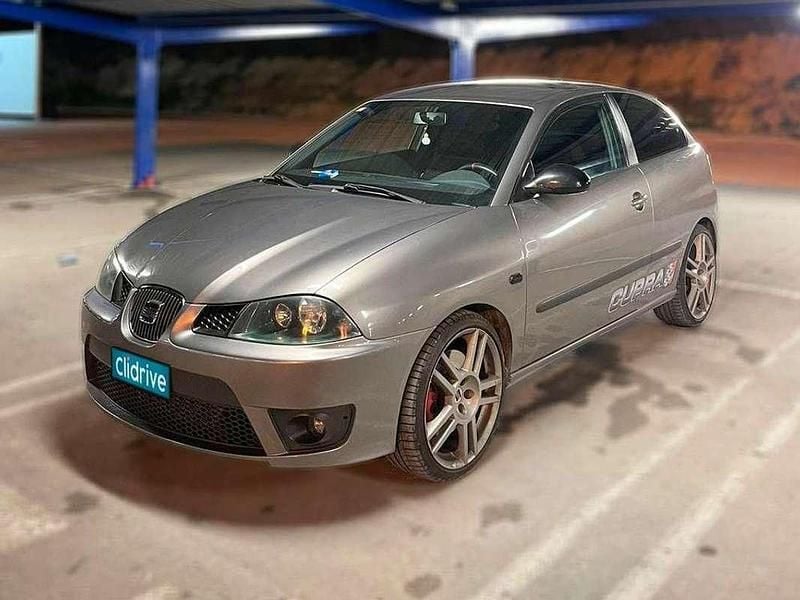 Usado Seat Ibiza CUPRA 179 HP (131 kW) 2005 Cinzento Citadino