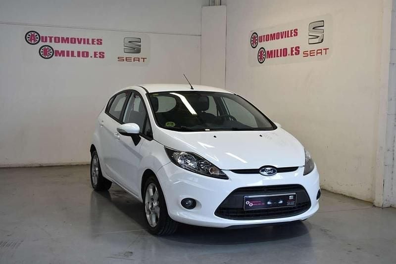 Blanco Usado 2010 Ford Fiesta Trend Utilitario | 5900 € (Precio justo) - Imagen 1/4