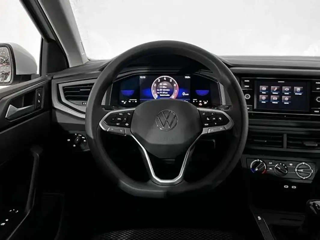 Usado VW Polo 95 CV (69 kW) 2023 Plateado Utilitario