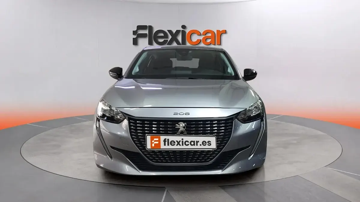 Usado Peugeot 208 75 CV (55 kW) 2023 Gris Utilitario