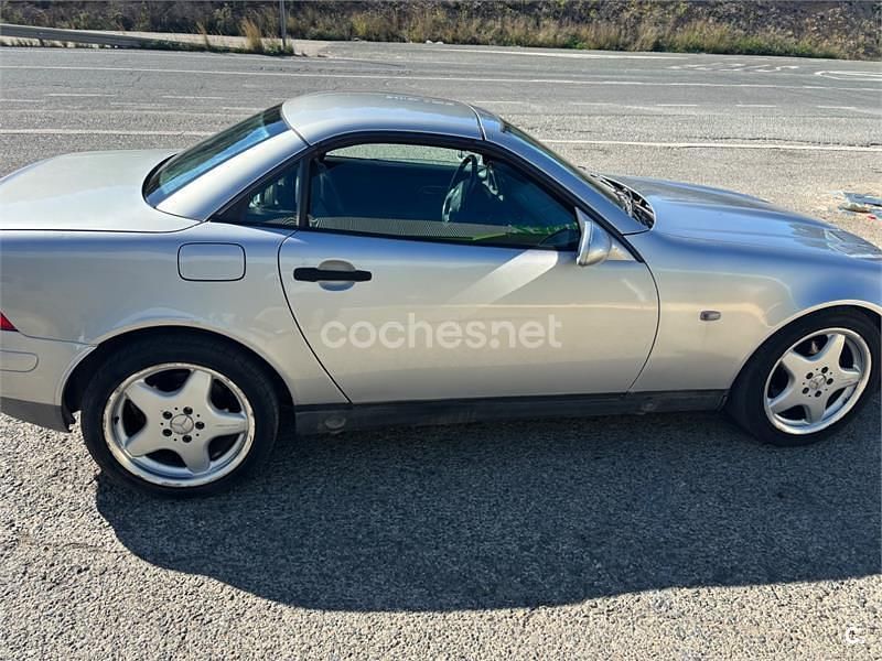 Usado Mercedes SLK230 193 CV (141 kW) 1998 Gris / plata Descapotable