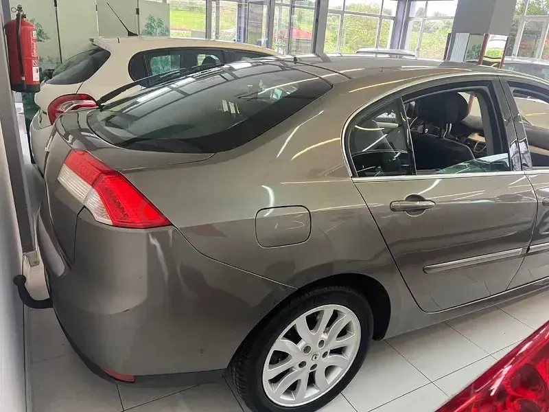 Usado Renault Laguna III Privilege 150 CV (110 kW) 2008 Beige Berlina