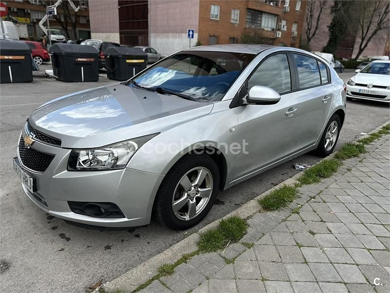 Gris / plata Usado 2013 Chevrolet Cruze LT Berlina | 6000 € (Buen precio) - Imagen 1/4