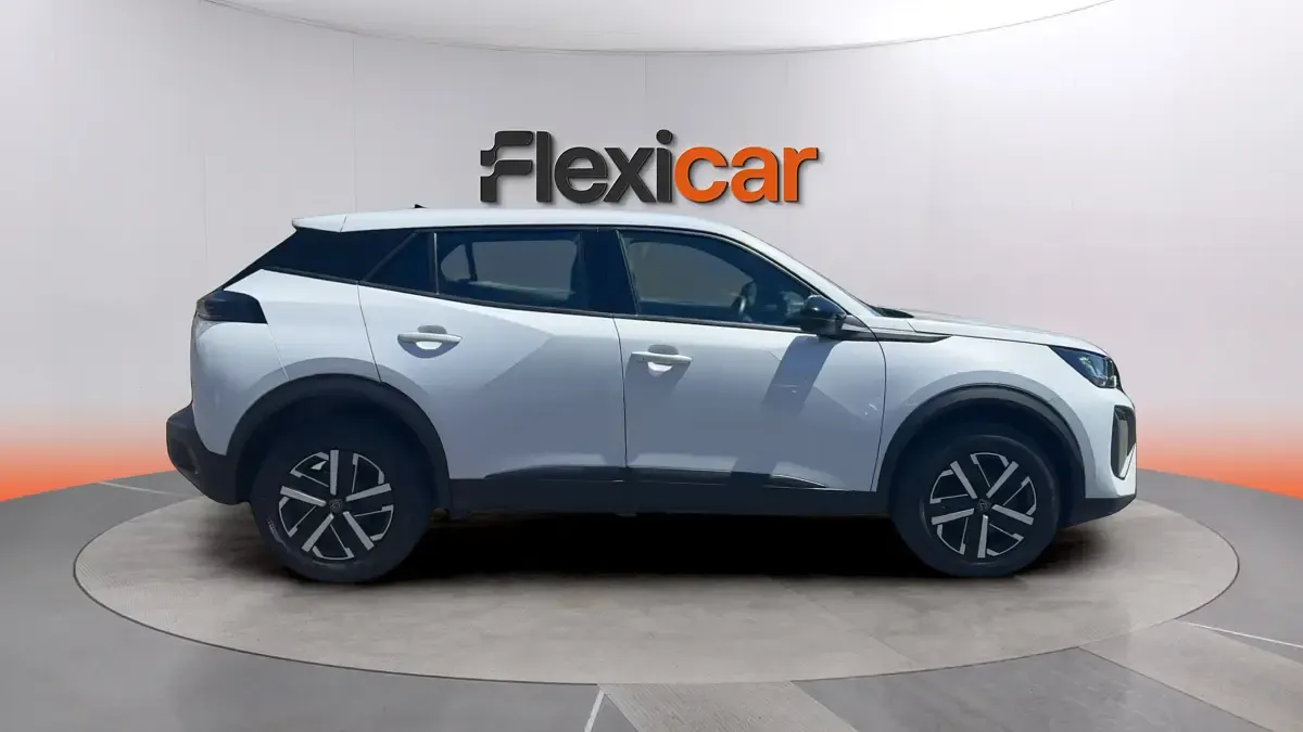 Usado Peugeot 2008 Active 100 CV (73 kW) 2023 Blanco SUV