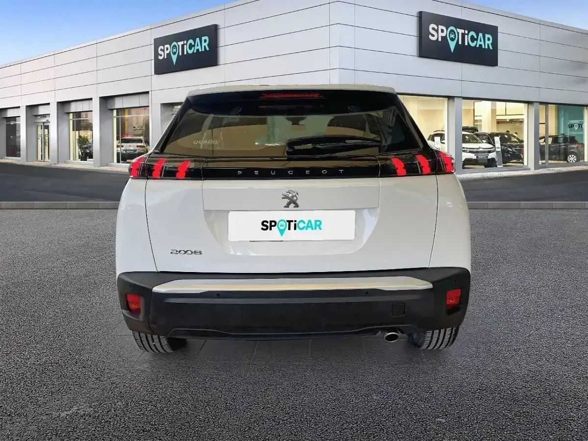 Usado Peugeot 2008 Active 100 CV (73 kW) 2020 Blanco SUV