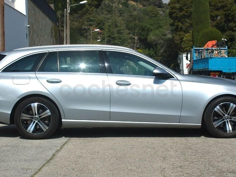 Usado Mercedes C200 204 CV (150 kW) 2023 Gris / plata Familiar