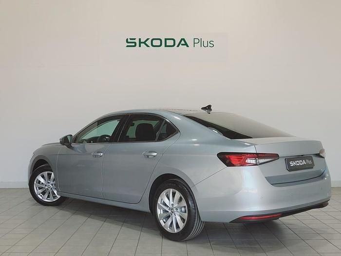 Gris plata Nuevo 2024 Skoda Superb Selection Berlina | 40.990 € (Un poco caro) - Imagen 1/4
