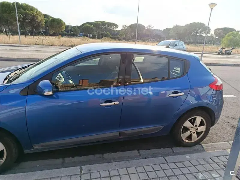 Usado Renault Mégane III Dynamique 110 CV (80 kW) 2011 Azul Berlina