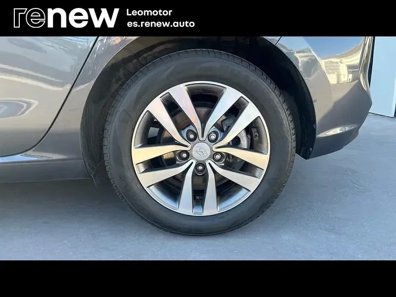 Usado Hyundai i30 GO! 120 CV (88 kW) 2018 Gris Berlina