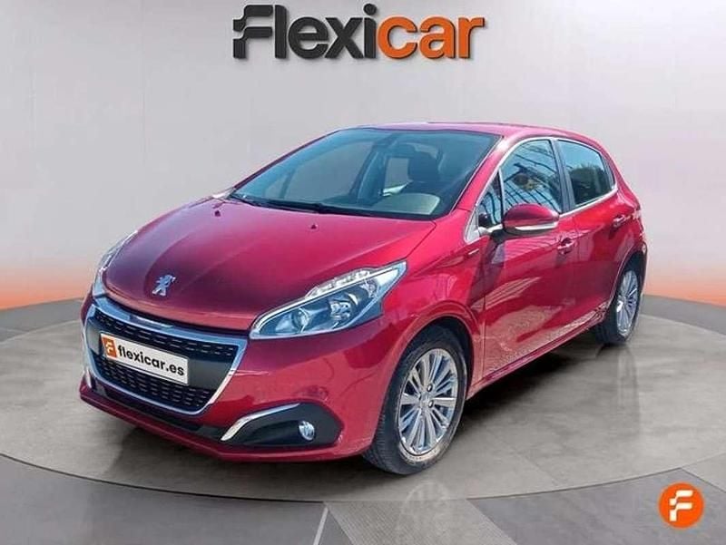 Usado Peugeot 208 Active 102 CV (75 kW) 2019 Rojo Utilitario