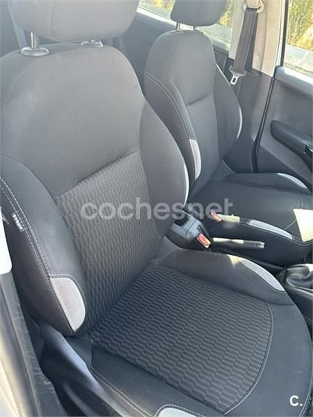 Usado Peugeot 208 Active 75 CV (55 kW) 2016 Gris / plata Utilitario