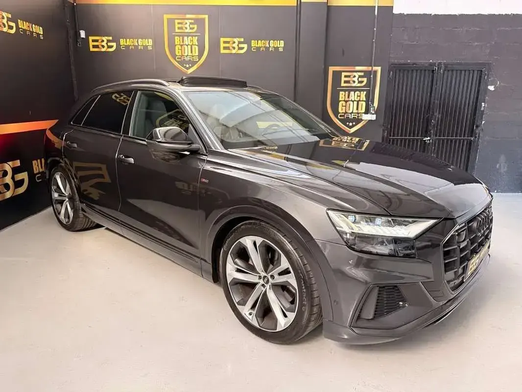Usado Audi Q8 Competition 286 CV (210 kW) 2022 Gris SUV