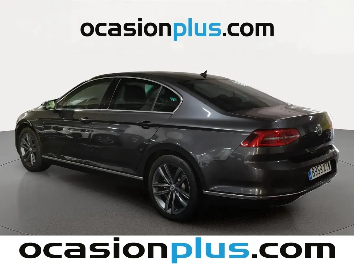 Usado VW Passat Sportline 150 CV (110 kW) 2019 Gris Berlina
