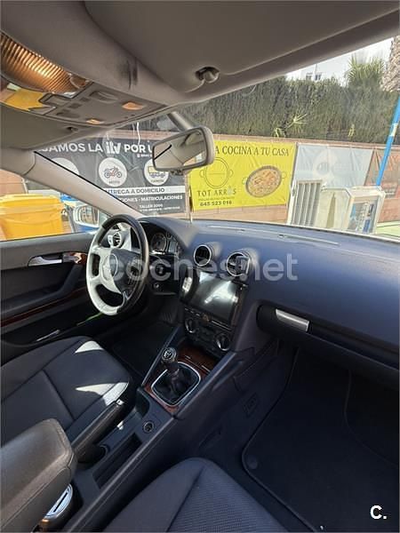 Gris / plata Usado 2004 Audi A3 Ambition Berlina | 3500 € (Buen precio) - Imagen 1/3